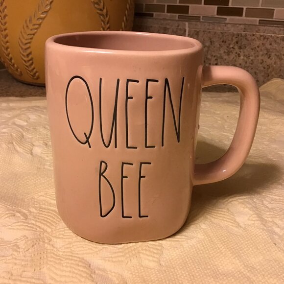 NWOT Rae Dunn Pink Queen Bee Mug - Picture 1 of 4